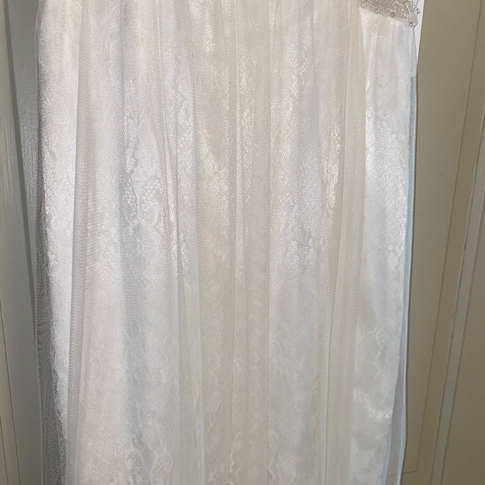 David’s Bridal Wedding Dress - Picture 3 of 6